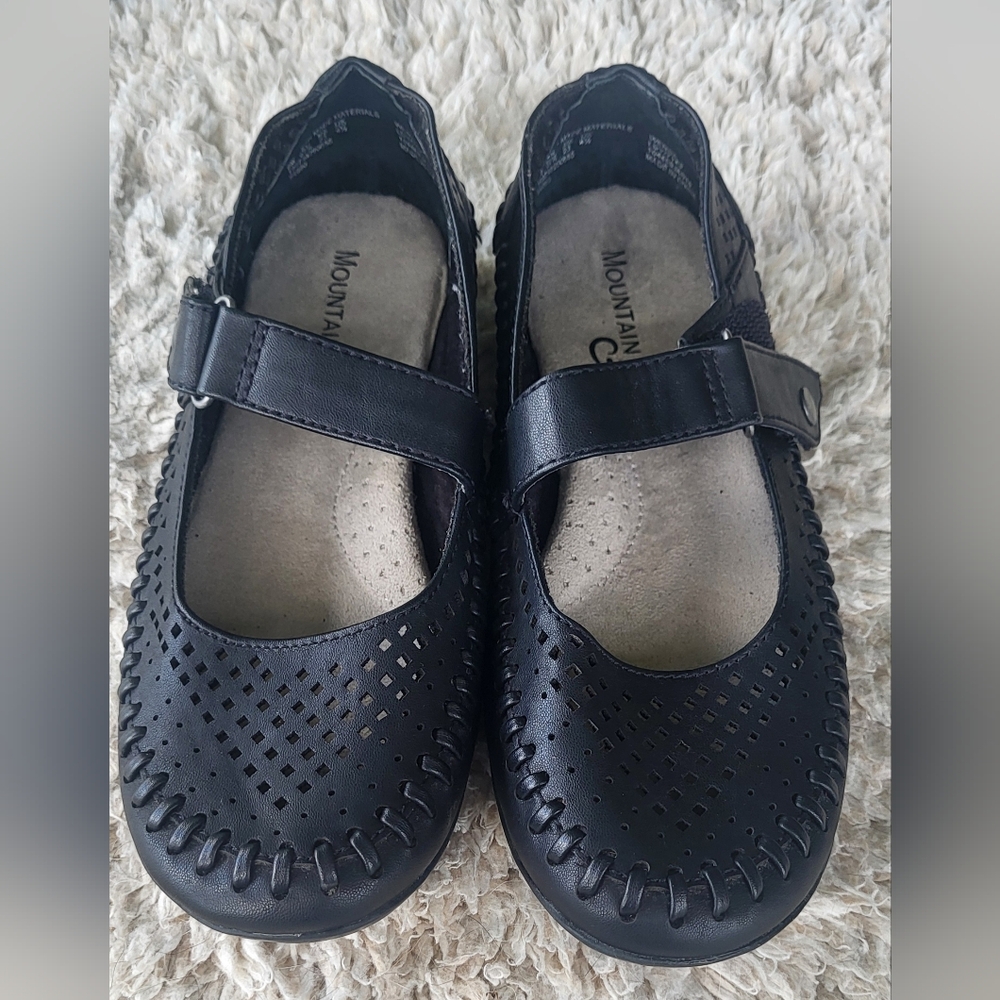 Black Mountain Sole flats LIKE NEW